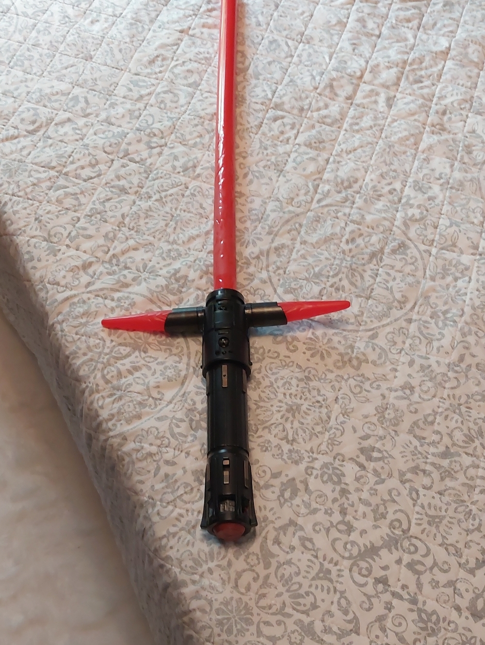 Star Wars Kylo Ren Electronic Lightsaber toy